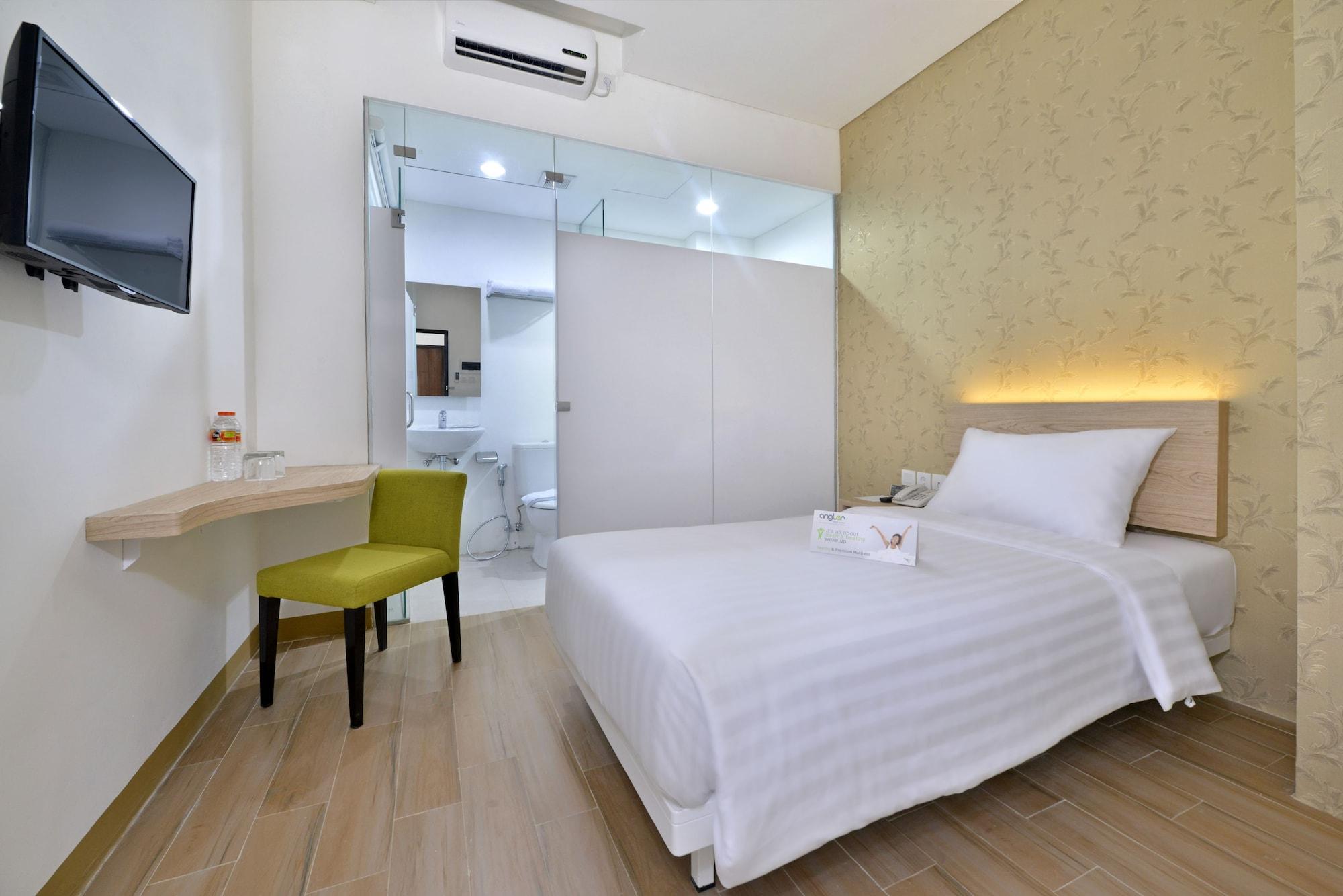Whiz Hotel Falatehan Jakarta Exterior foto