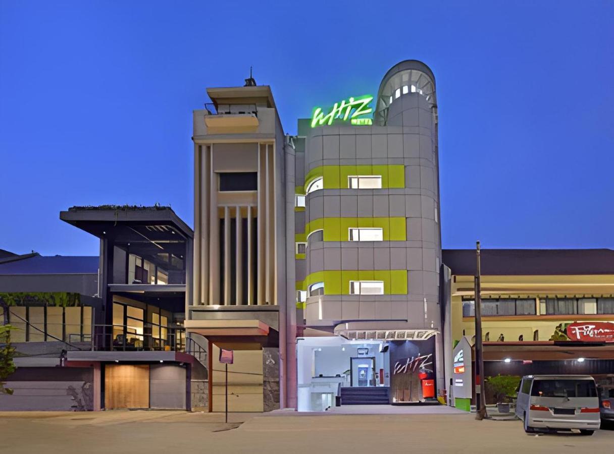 Whiz Hotel Falatehan Jakarta Exterior foto