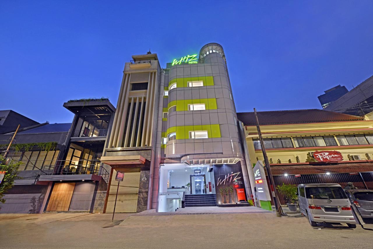 Whiz Hotel Falatehan Jakarta Exterior foto