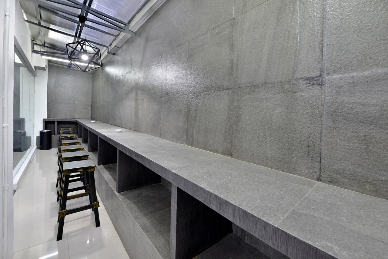 Whiz Hotel Falatehan Jakarta Exterior foto