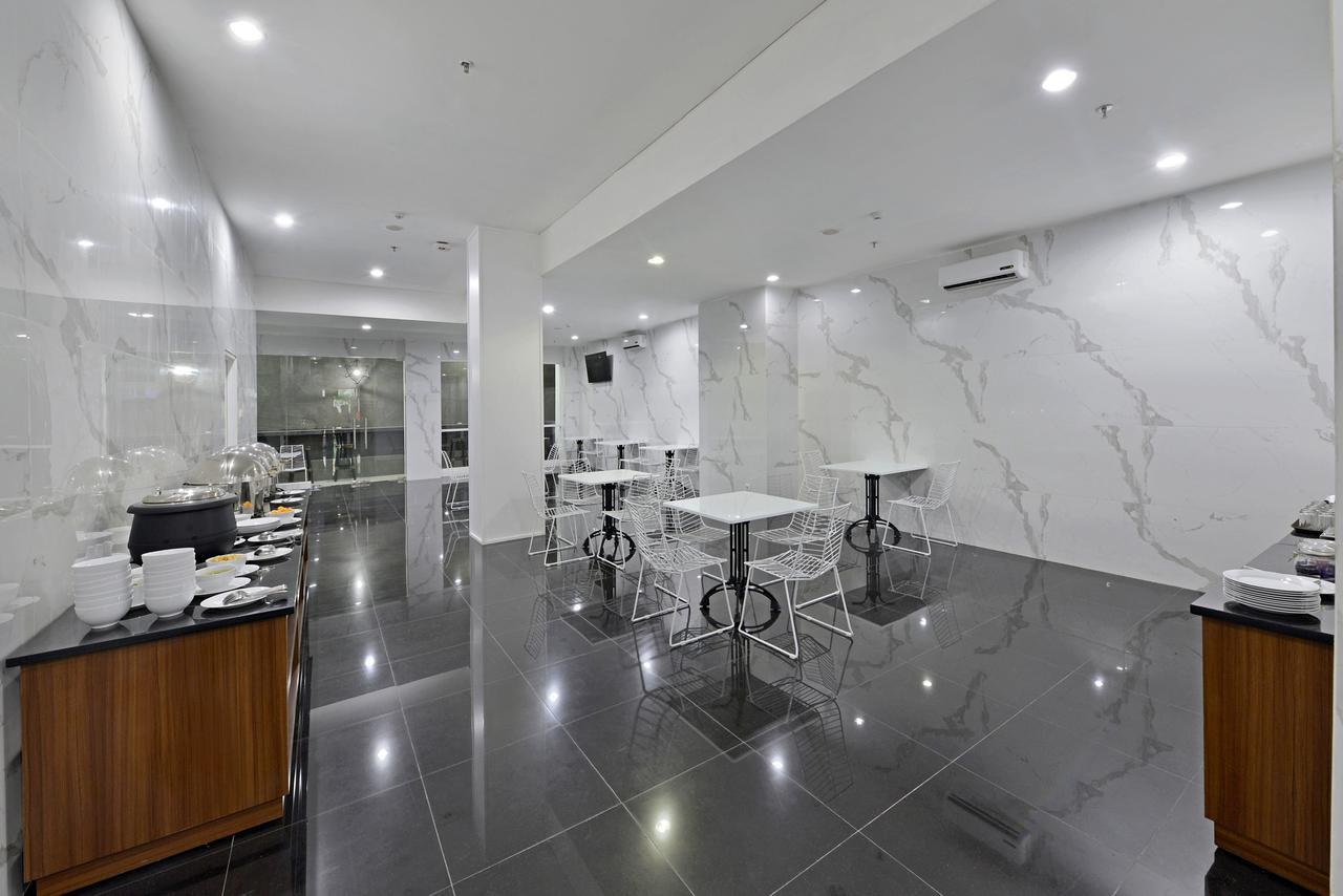 Whiz Hotel Falatehan Jakarta Exterior foto
